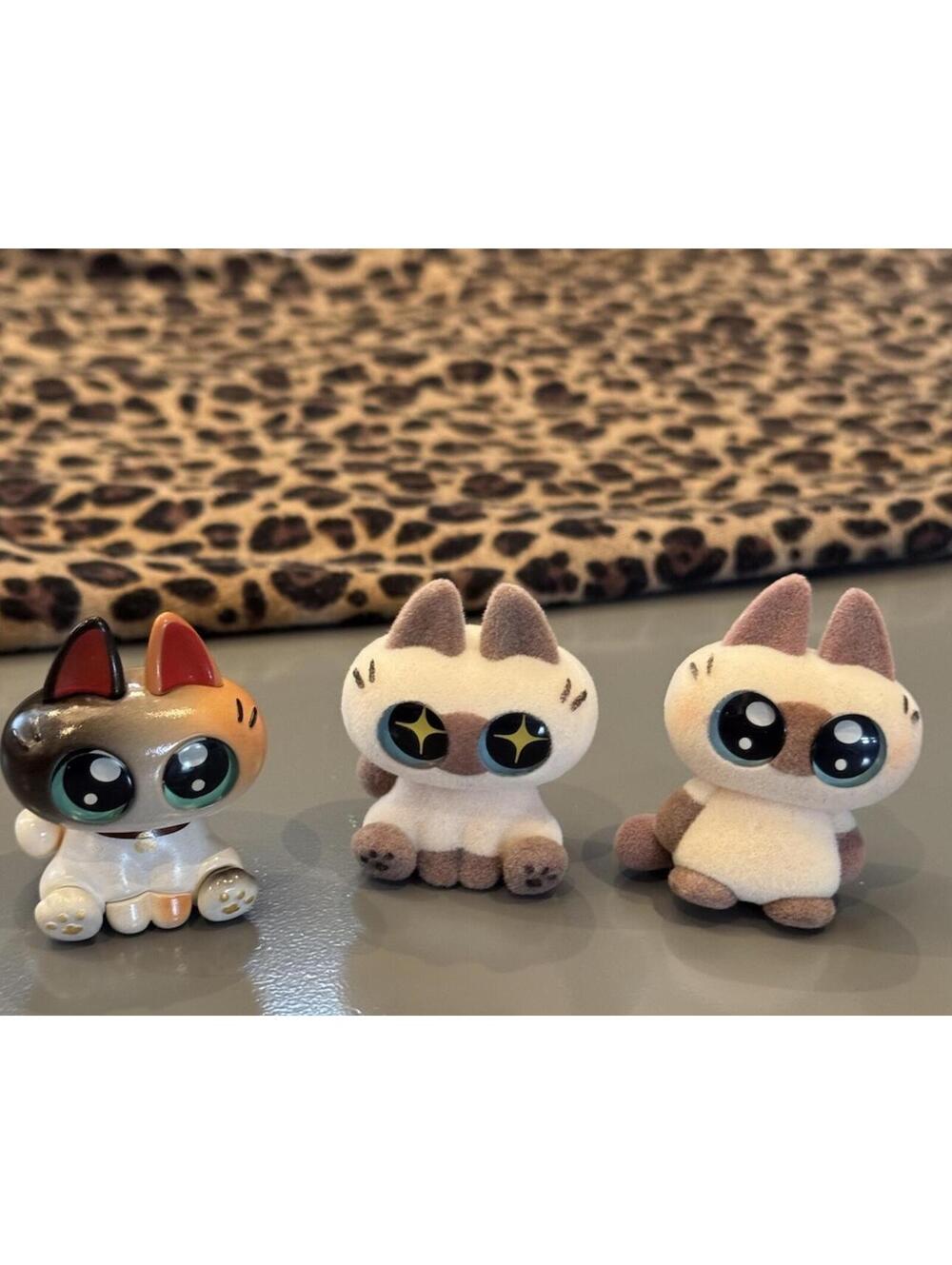 Moe Azukisan Various Siamese Cat 4cm/1.5" Mini Figurine Confirmed Designer Toy